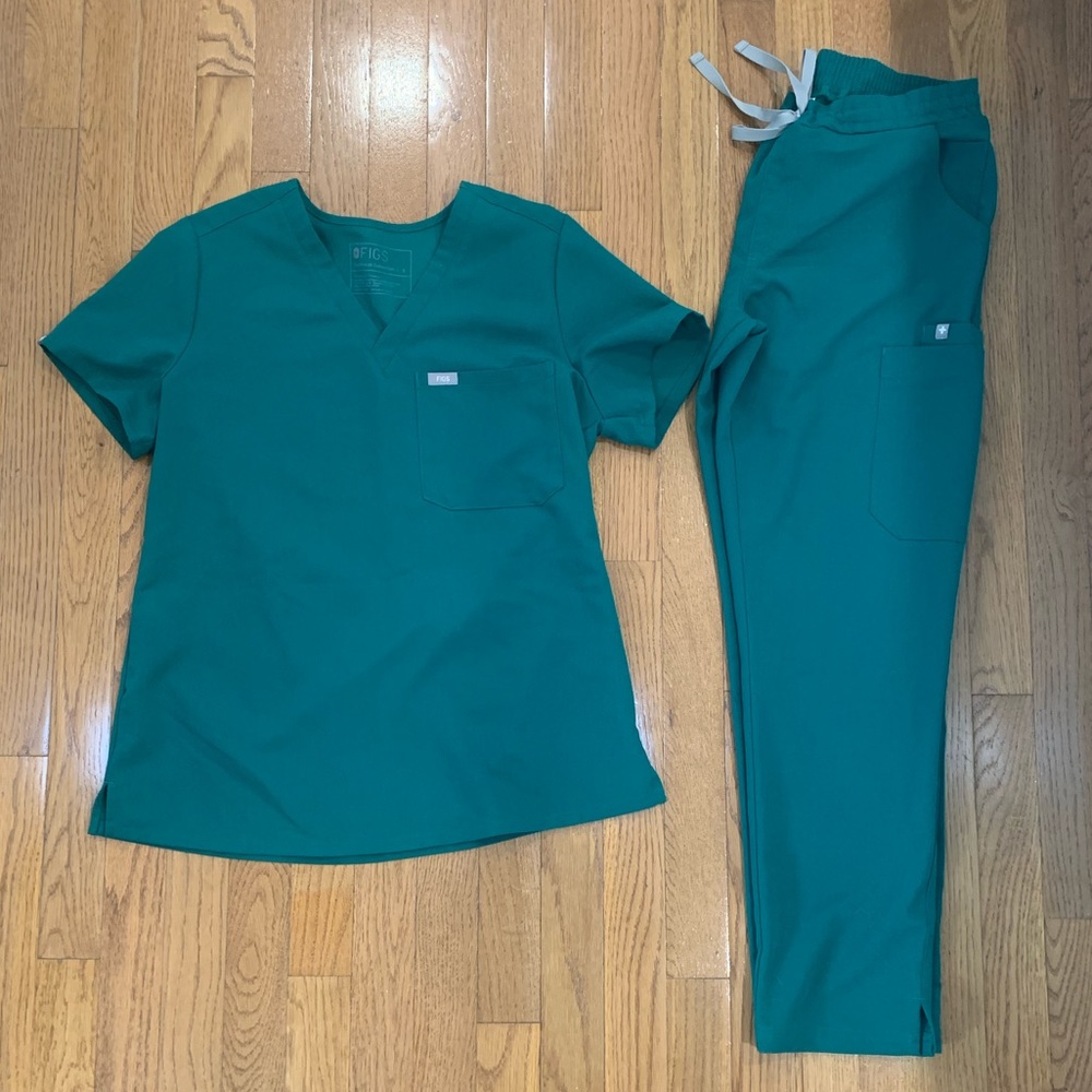 Women’s Figs Hunter green scrub set Small Petite